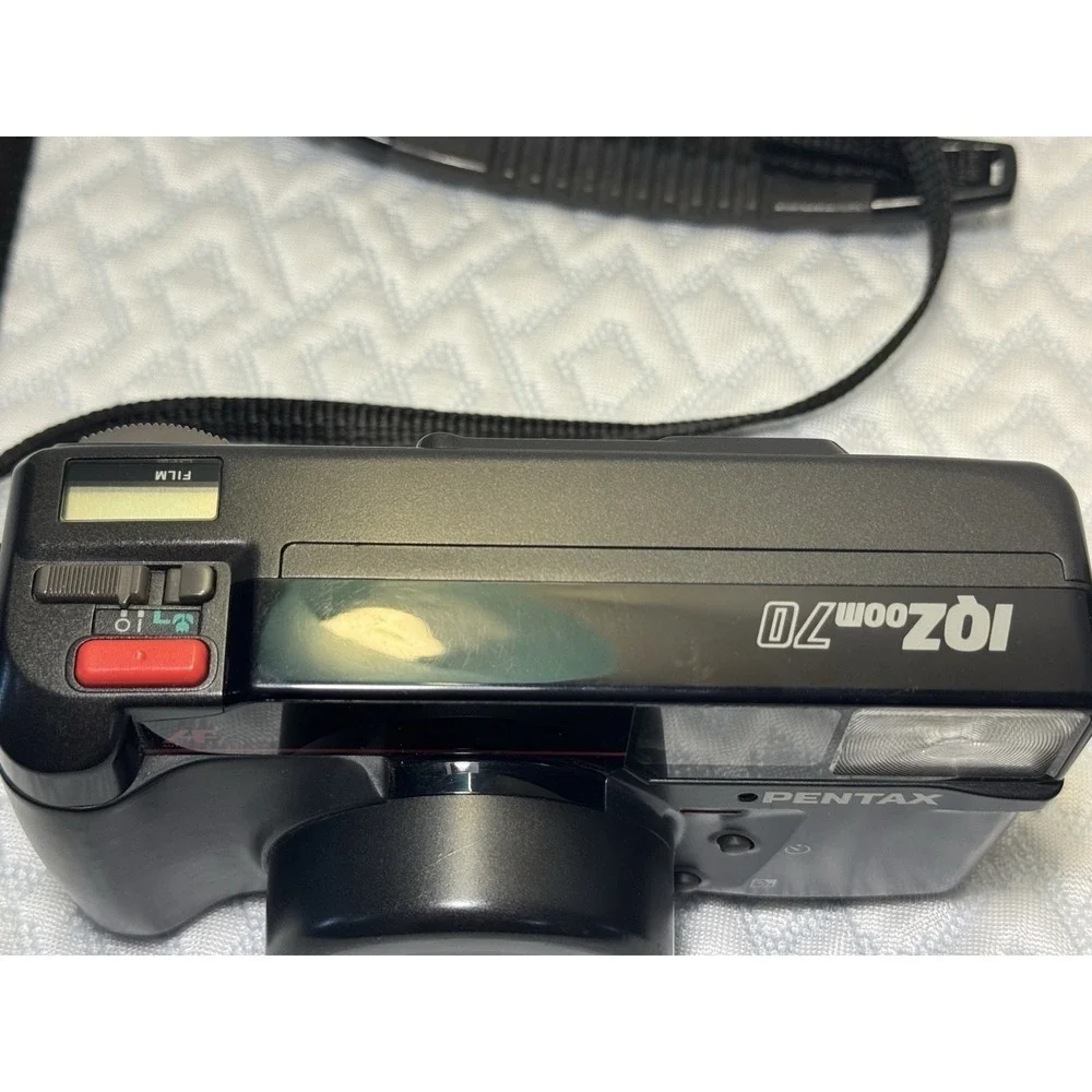 Pentax IQZoom 70 35mm Film Camera 35-70mm Macro Lens AF Point & Shoot w/ Case